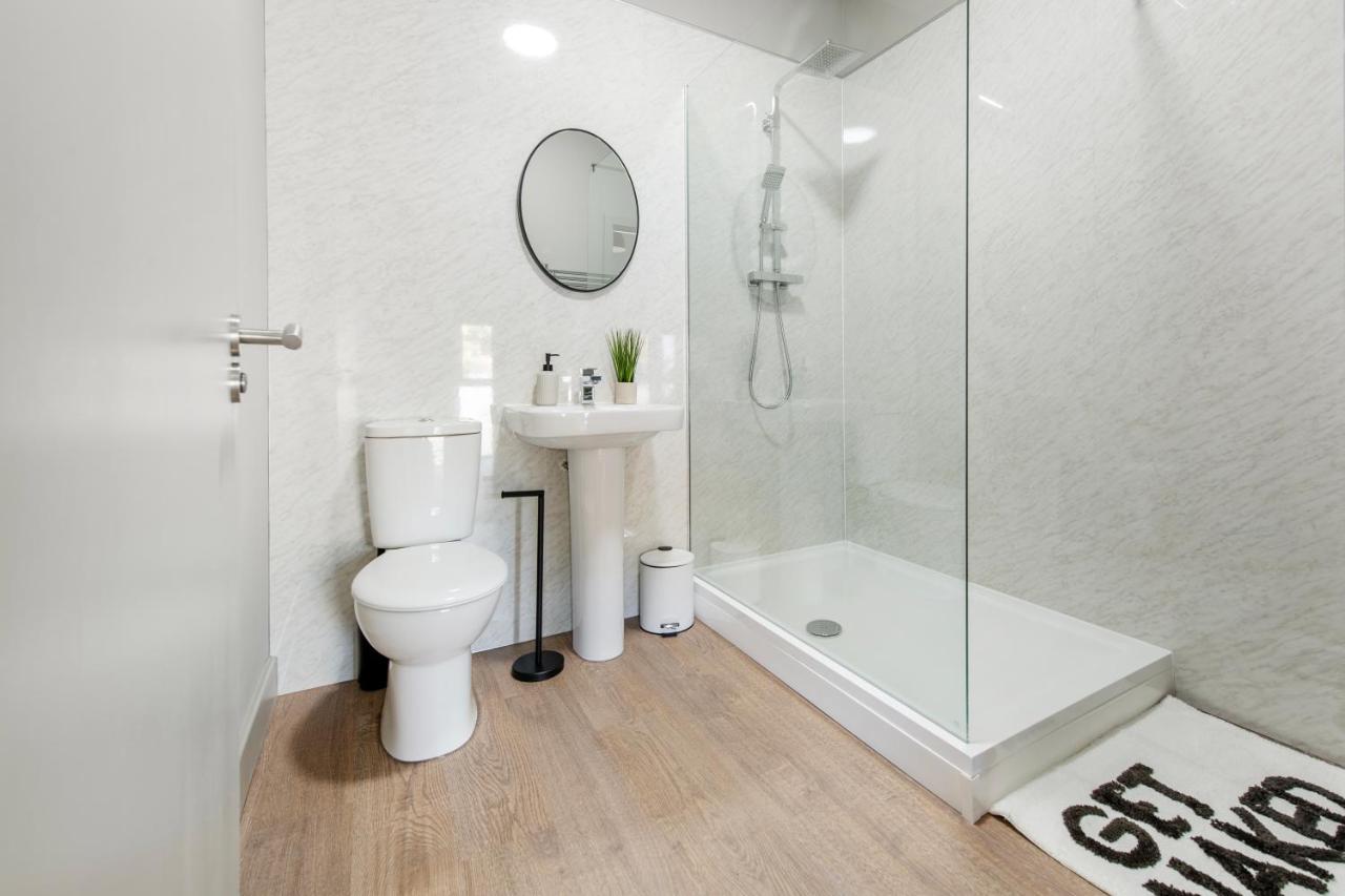 Brand New 1-bed Flat With Free Parking Holiday home